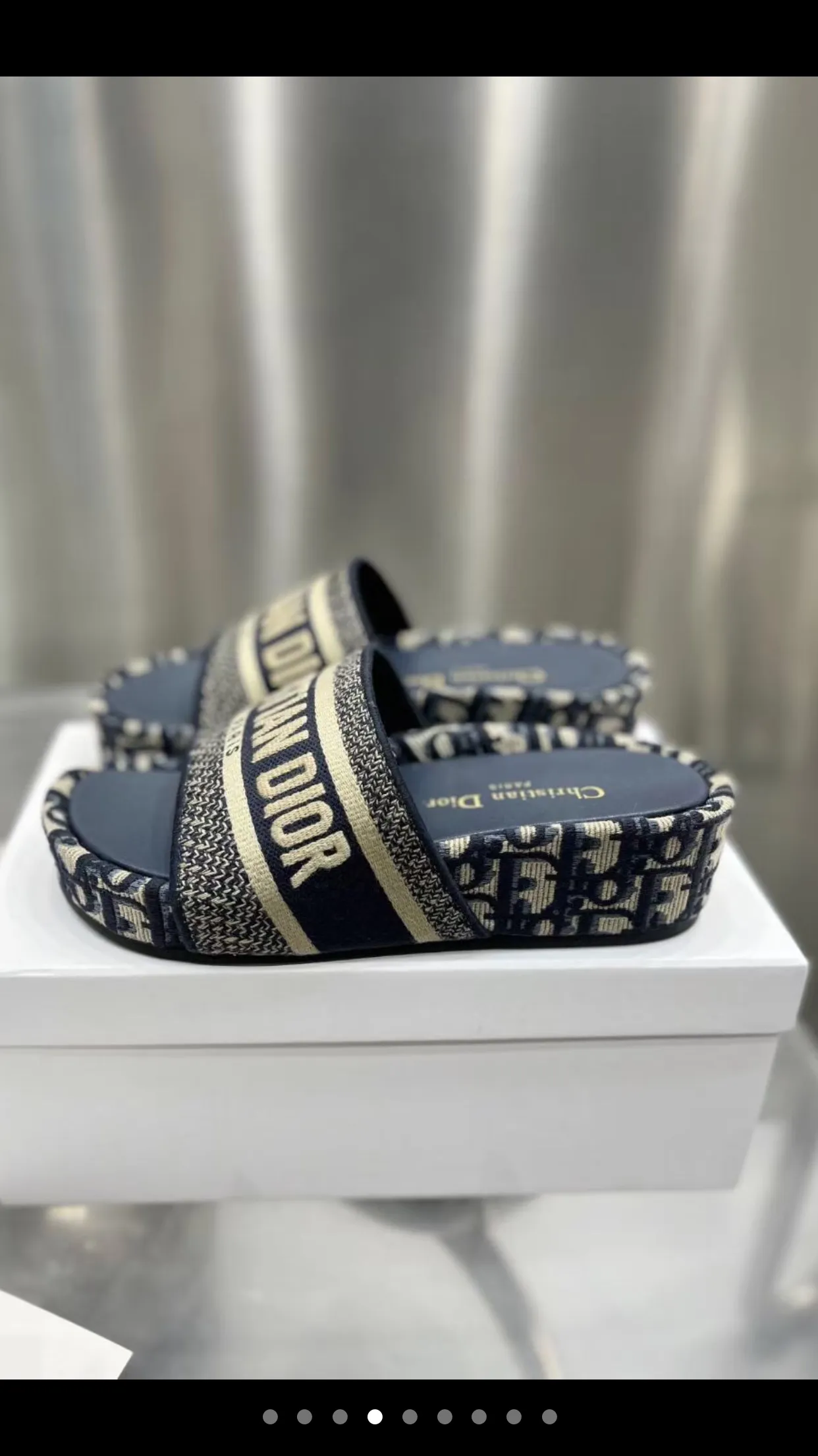 👟👟Ex-factory price👟👟Ex-factory price 400👟👟 Women's shoes, women's clothing, classic hot-selling models continue to... 🎈Best of these Dior DIOR wedge-heeled platform slippers, DIORBLIQUE pattern jacquard embroidered prince, 🪡designed with classic logo embroidery craft elements. D’s most popular series in the past two years is really great! Super wow! 😘 Retro literary and fresh style, one of the must-have items in spring and summer 👏 💙Buy genuine products and reproduce them, synchronized with ten colors at the counter 💛High version of three-dimensional jacquard embroidered upper, cowhide lining 💚Original molded custom outsole, non-slip and wear-resistant Heel height: 5Cm, long legs to wear Comes with a full set of exquisite packaging Code number: 34-43 (34, 41, 42, 43 are custom-made and cannot be returned or exchanged)